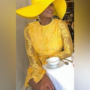 Yellow lace cocktail dress!